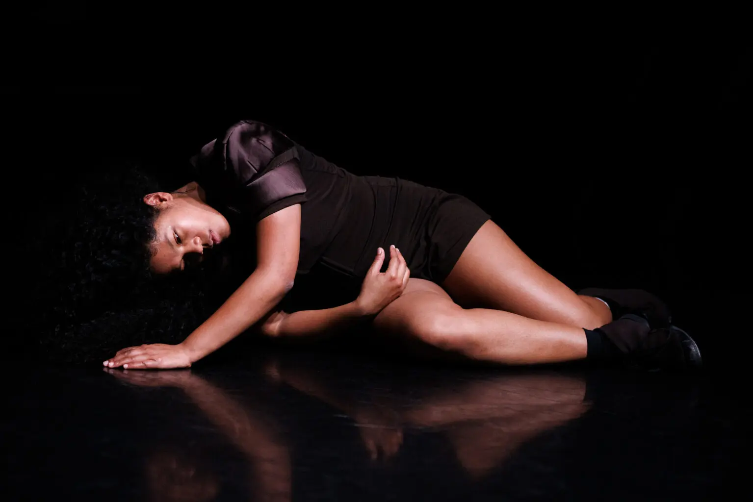 Soa Ratsifandrihana: "g r oo v e" (2026). Photo by Maria Baranova, Courtesy New York Live Arts